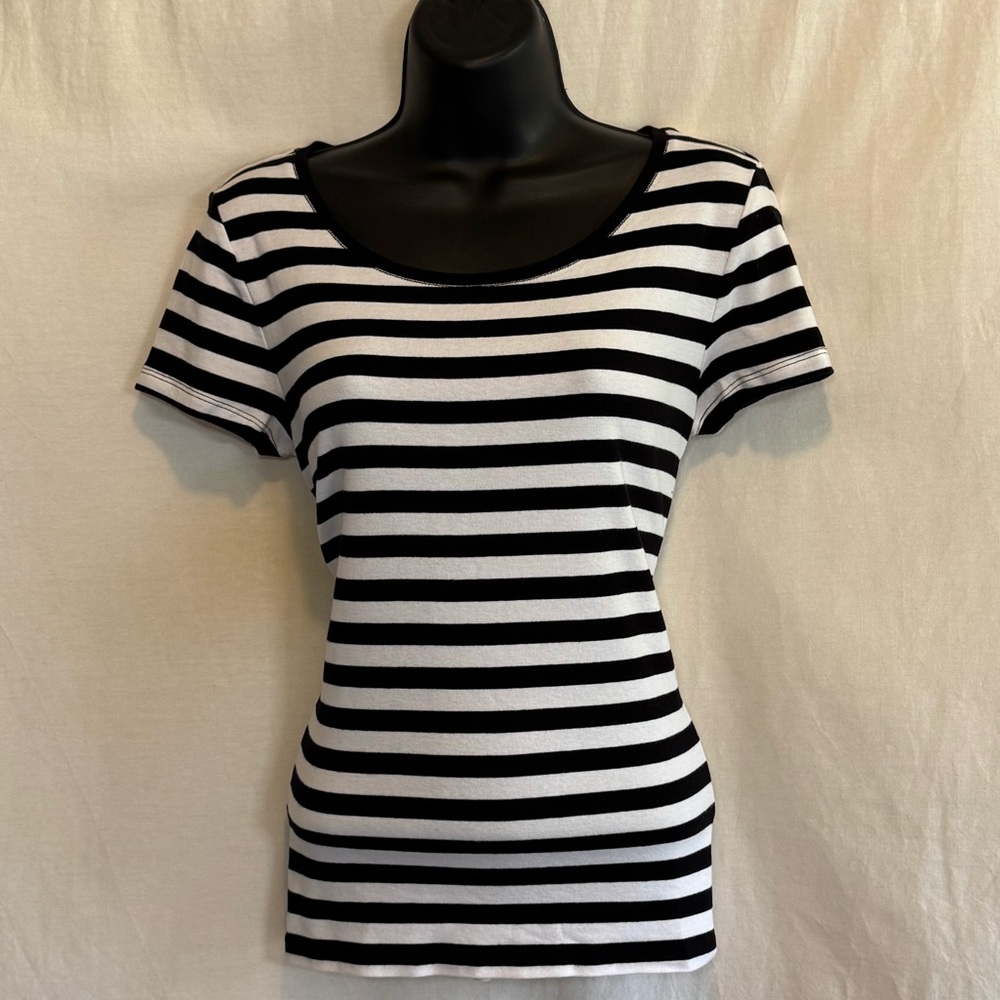 E-118 New Directions‎ Black & White Stripe Short Sleeve Pullover Blouse Size L